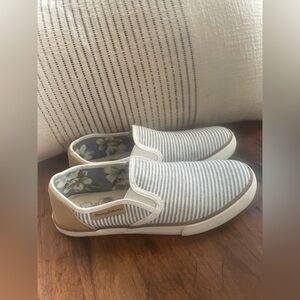 Tommy Bahama Tan and Whitesnd blue striped  Slip-On Shoes tennis shoes